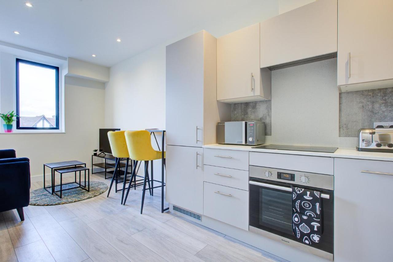 דירות Cheam Hybrid Resi - London, Sutton With Onsite Car Parking מראה חיצוני תמונה